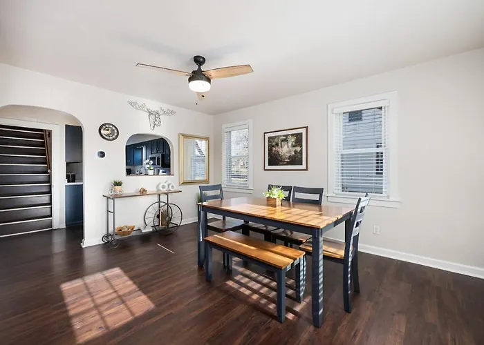 Blue Haven - Spacious 2bd In The Heights * Peoria Heights