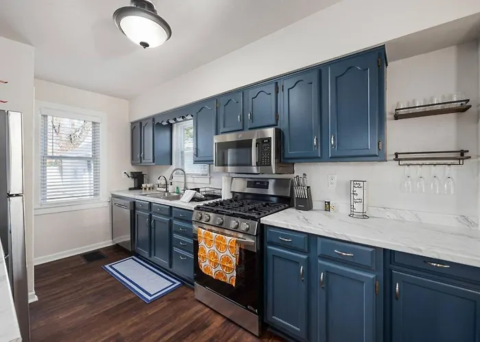 Blue Haven - Spacious 2bd In The Heights * Peoria Heights