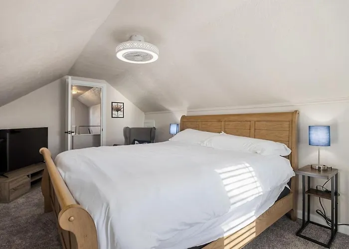 Blue Haven - Spacious 2bd In The Heights *